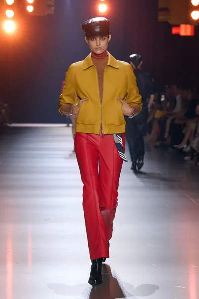 Look 19